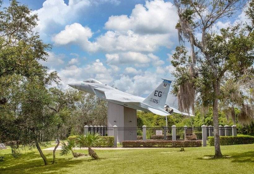 هتل Travelodge By Wyndham Deltona