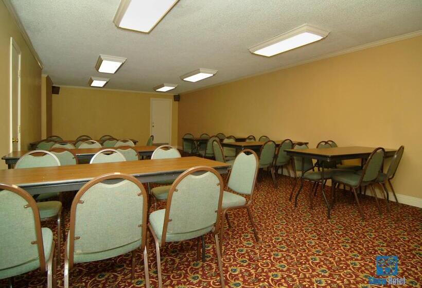 فندق على الطريق Best Western Forest Inn
