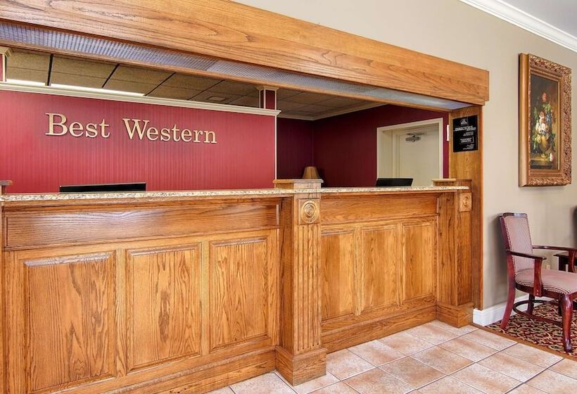 فندق على الطريق Best Western Forest Inn