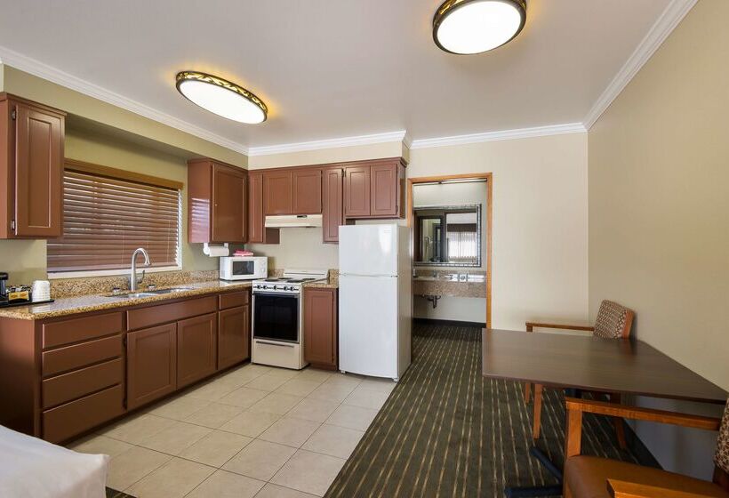 فندق على الطريق Best Western Holiday