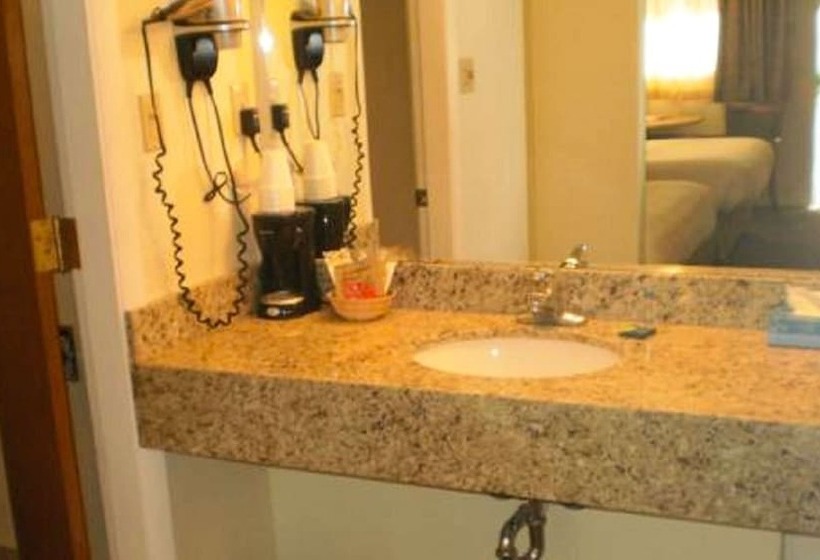 فندق على الطريق Magnuson Hotel Park Vue