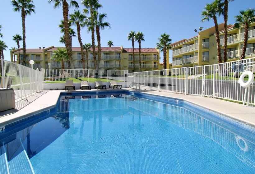 אתר נופש Lake Mead Inn