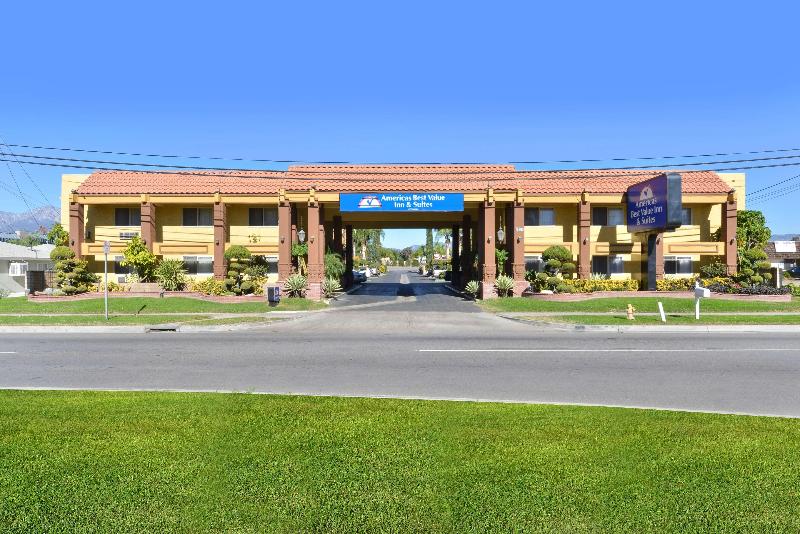 בית מלון כפרי Americas Best Value Inn & Suites Fontana