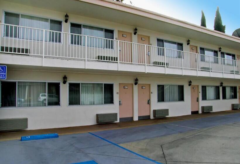 هتل Americas Best Value Inn Visalia