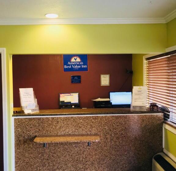 هتل Americas Best Value Inn Visalia