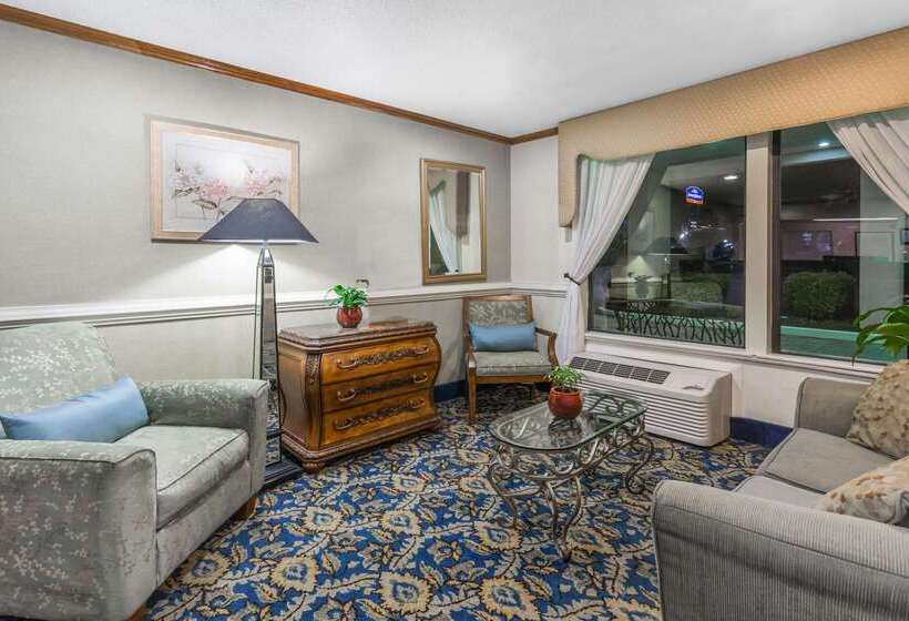 هتل Baymont By Wyndham Greensboro/coliseum