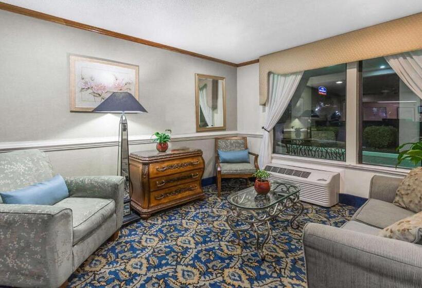 هتل Baymont By Wyndham Greensboro/coliseum