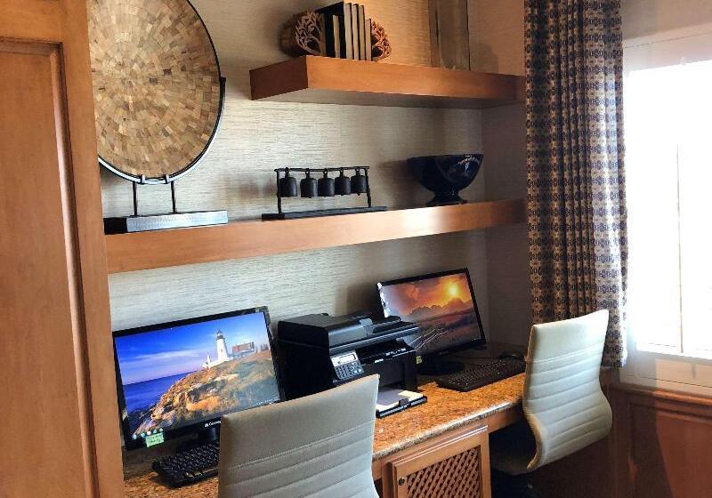 فندق Best Western Plus A Wayfarer S Inn & Suites