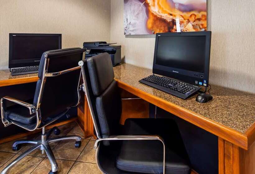 هتل Best Western Plus Landing View Inn & Suites