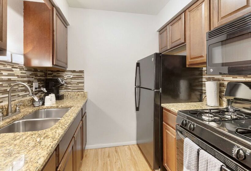 هتل Best Western Plus Milwaukee West