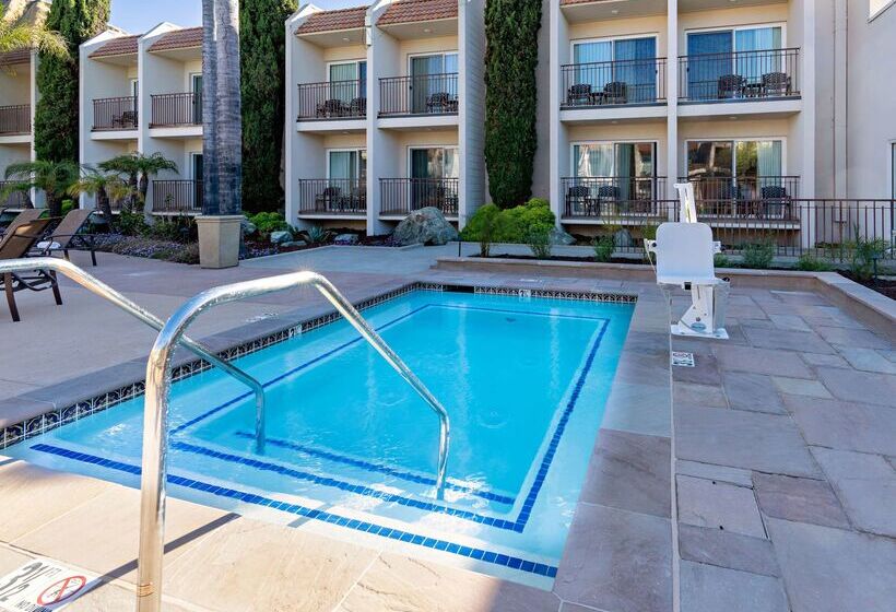 בית מלון כפרי Best Western Plus Royal Oak