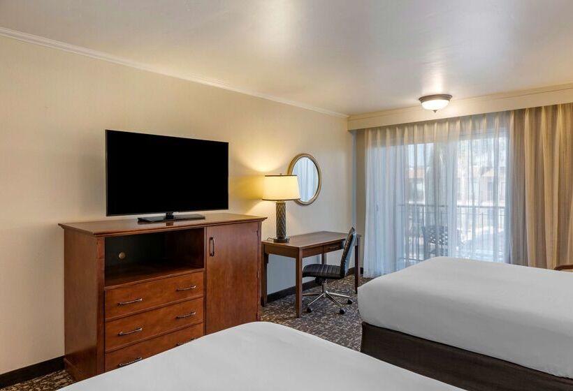 בית מלון כפרי Best Western Plus Royal Oak