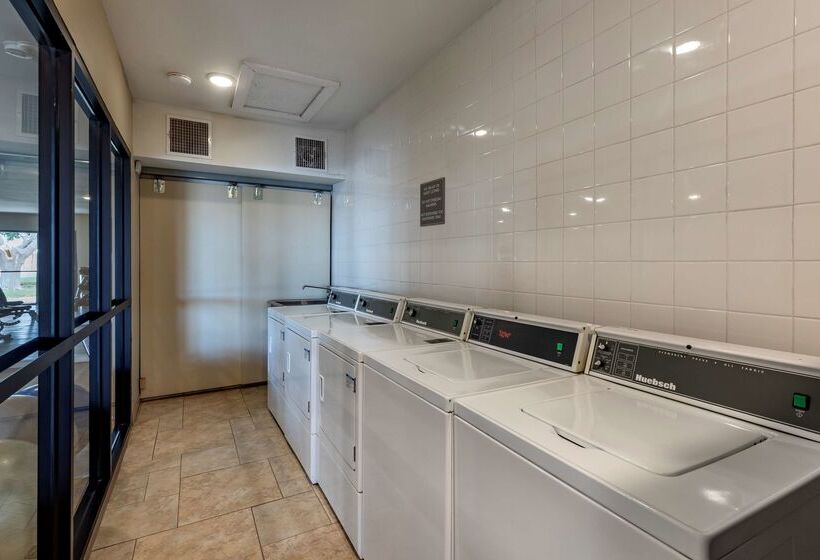 Отель Best Western Swiss Clock Inn
