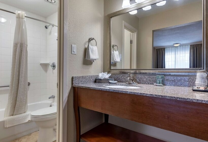 Отель Best Western Swiss Clock Inn