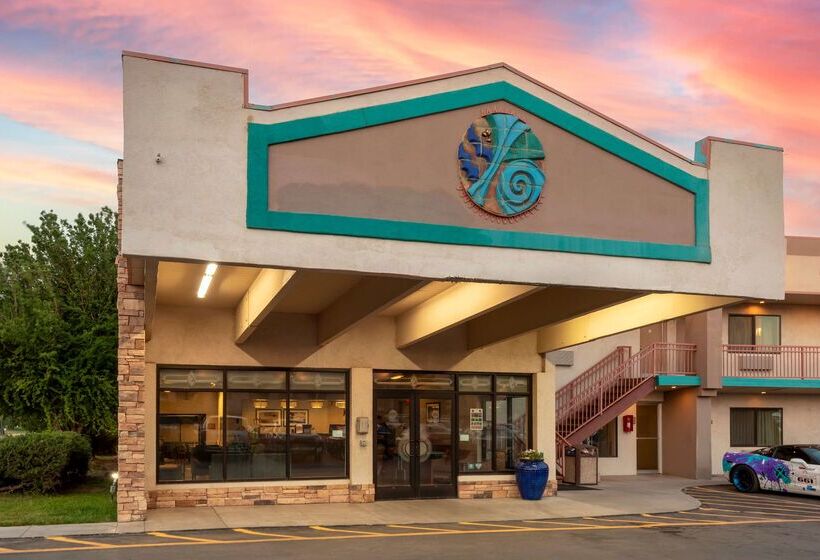 Отель Best Western Turquoise Inn & Suites