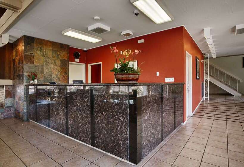 هتل Best Western Village Inn