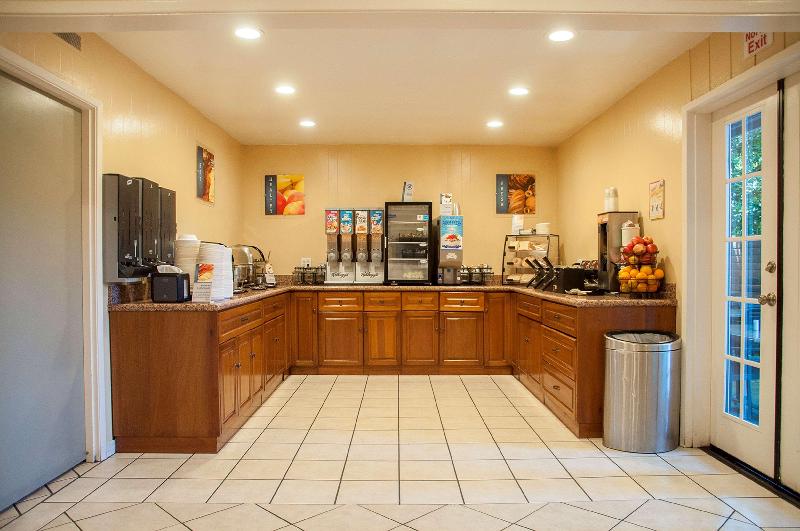 هتل Best Western Village Inn