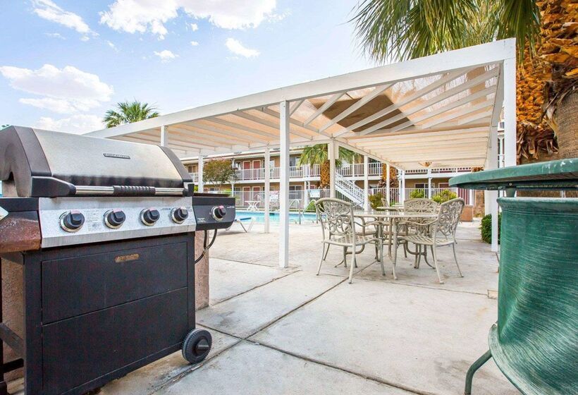 호텔 Clarion Inn Near China Lake Naval Station