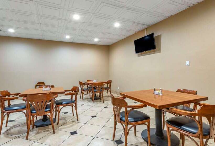 هتل Clarion Inn & Suites