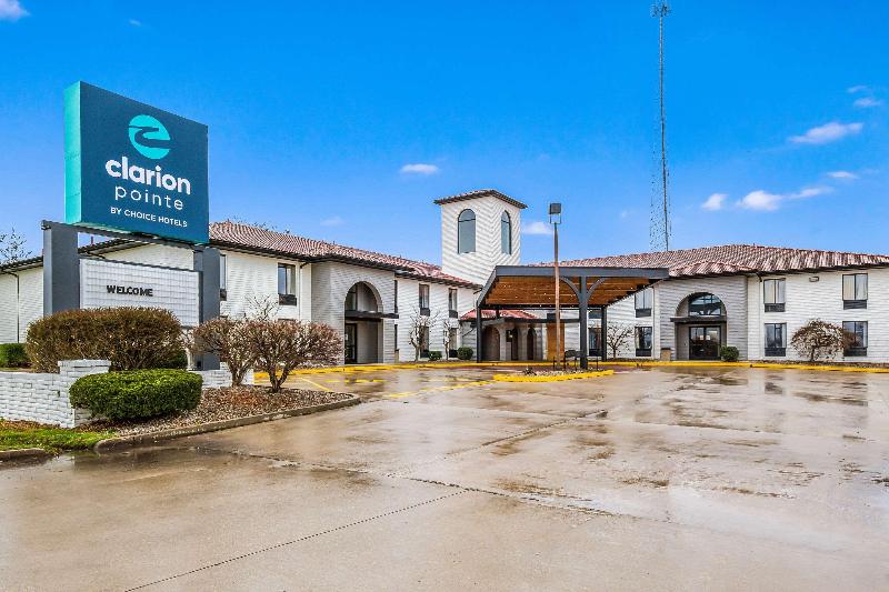 בית מלון כפרי Clarion Pointe Richmond North Near University