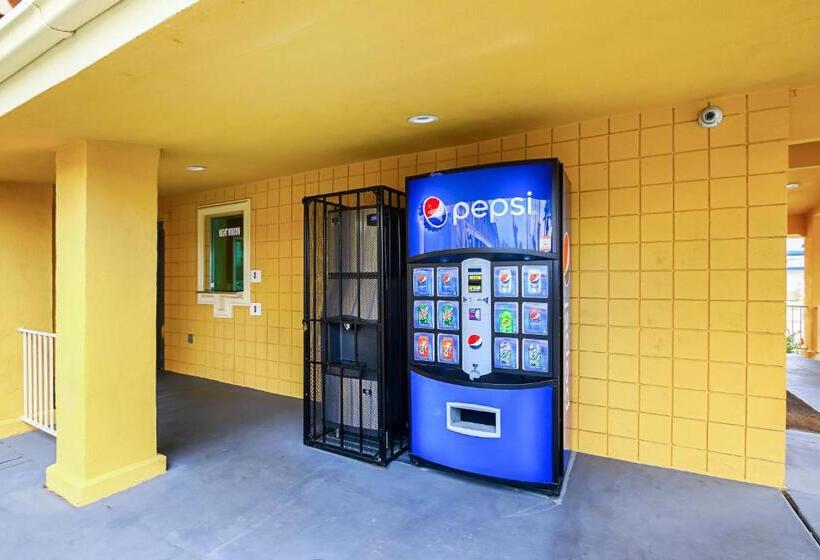 בית מלון כפרי Econo Lodge San Bernardino I-215