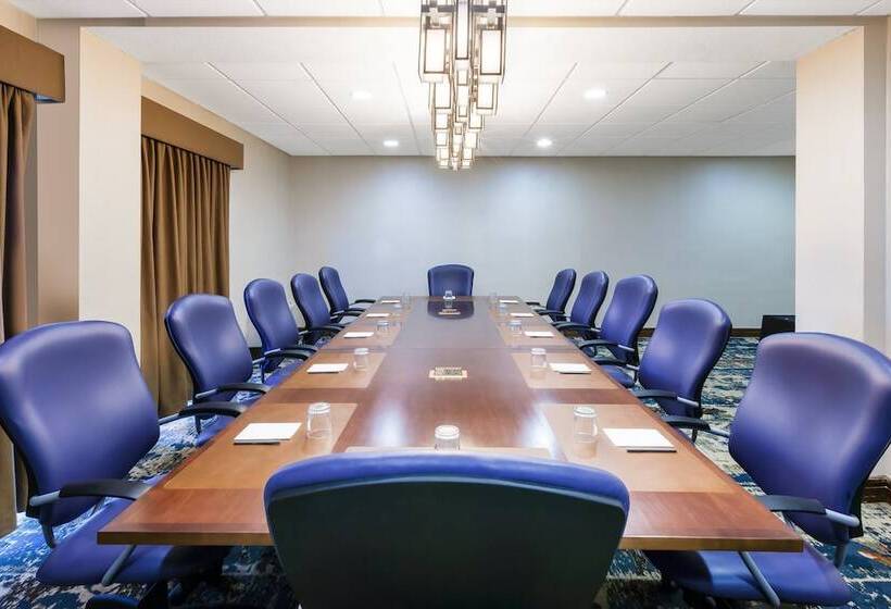 هتل Crowne Plaza Columbus North   Worthington, An Ihg