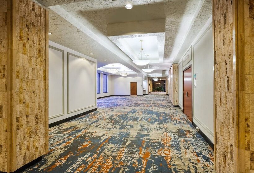 هتل Crowne Plaza Columbus North   Worthington, An Ihg