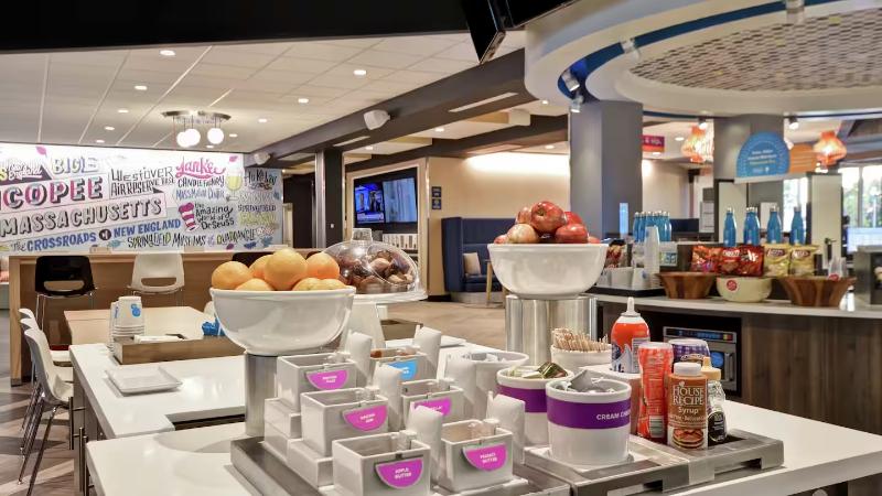 هتل Days Inn Springfield Chicopee