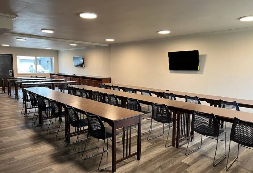 هتل Days Inn And Suites By Wyndham Port Huron