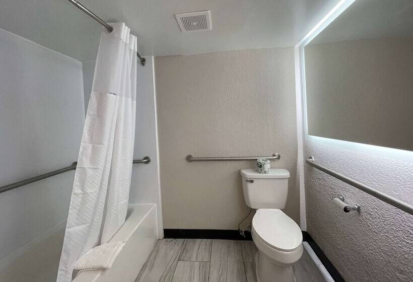 هتل Days Inn And Suites By Wyndham Port Huron