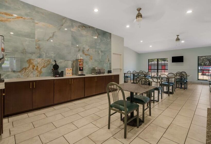 هتل Econo Lodge Inn & Suites Fulton  Rockport