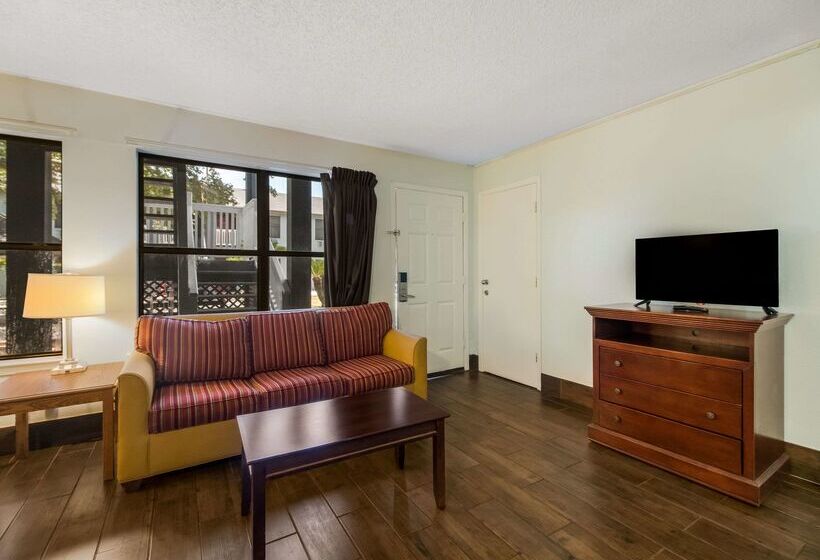هتل Econo Lodge Inn & Suites Fulton  Rockport