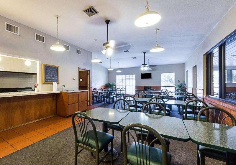 هتل Econo Lodge Inn & Suites Fulton  Rockport