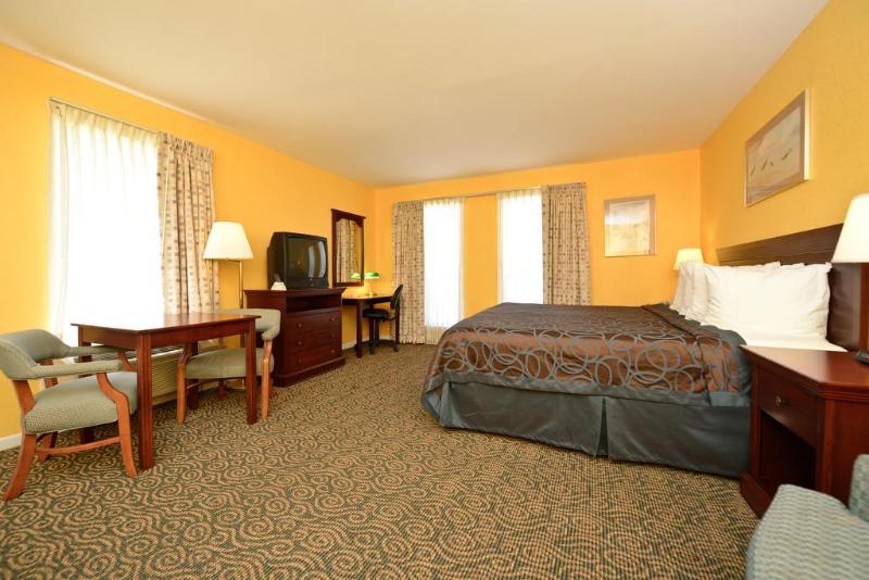 هتل Econo Lodge Inn & Suites Fulton  Rockport