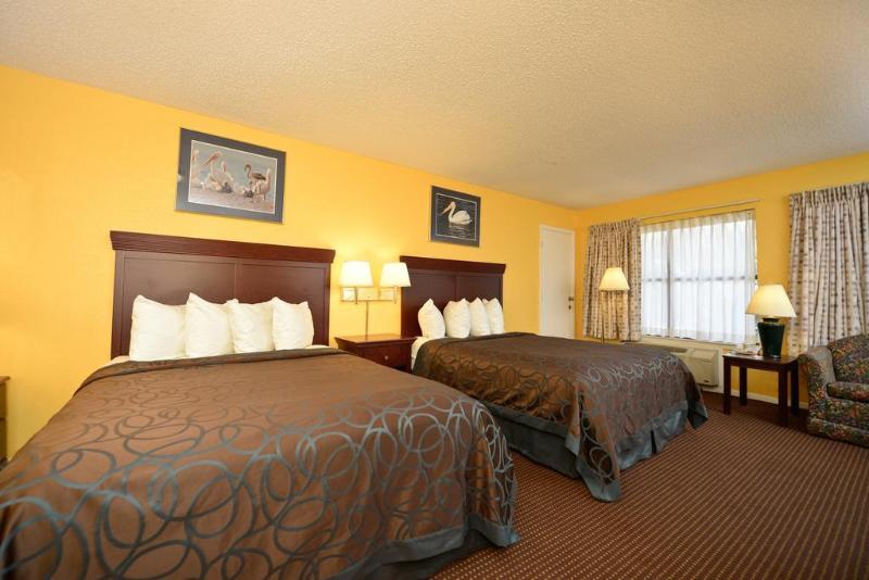هتل Econo Lodge Inn & Suites Fulton  Rockport