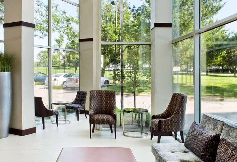 هتل Embassy Suites By Hilton St. Louis Airport