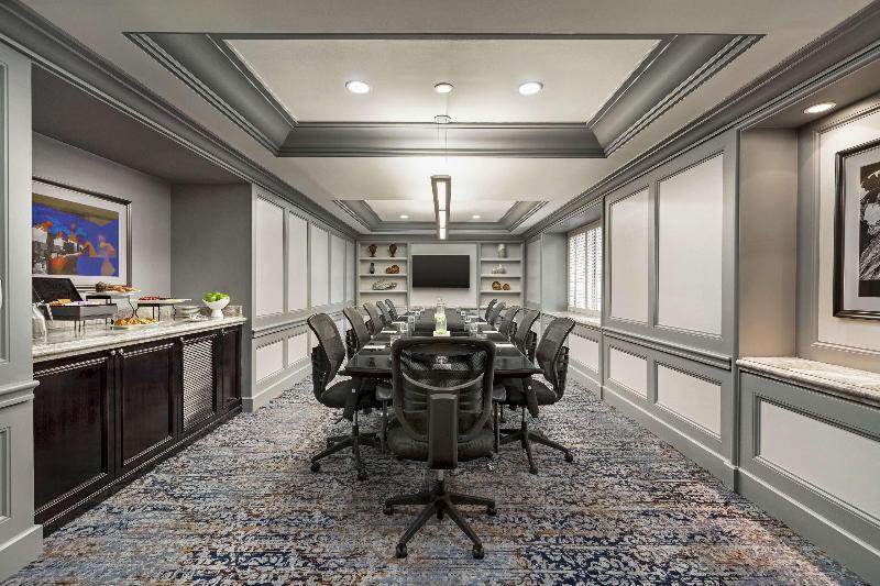 فندق Hilton Checkers Los Angeles