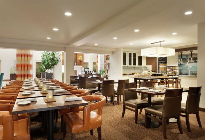 هتل Hilton Garden Inn Rochester/pittsford