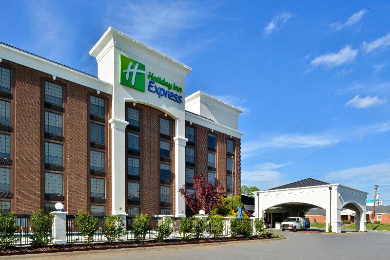 בית מלון כפרי Holiday Inn Express Winston Salem Medical Ctr Area