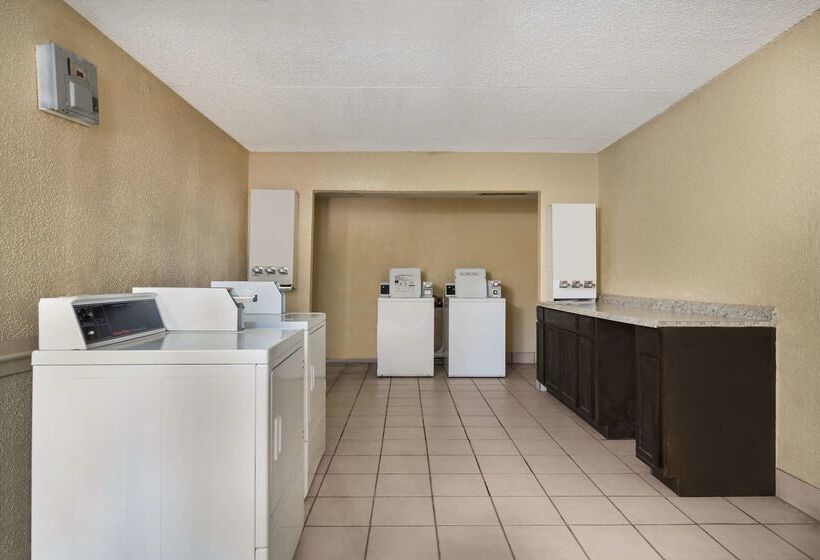 هتل Knights Inn College Station