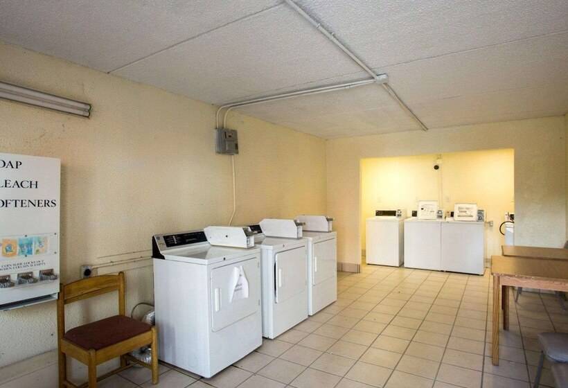 هتل Knights Inn College Station