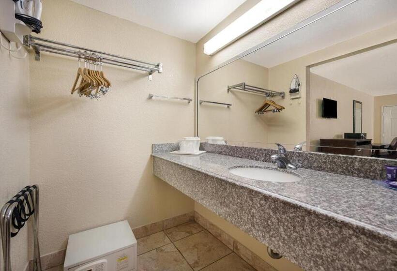 هتل Knights Inn College Station