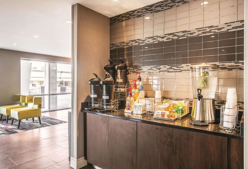 هتل La Quinta By Wyndham Atlanta Midtown   Buckhead