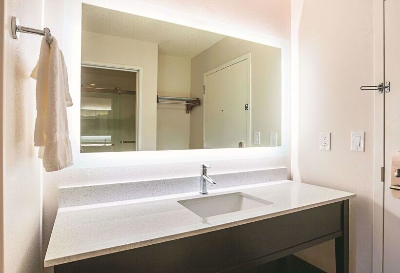 هتل La Quinta By Wyndham Atlanta Midtown   Buckhead
