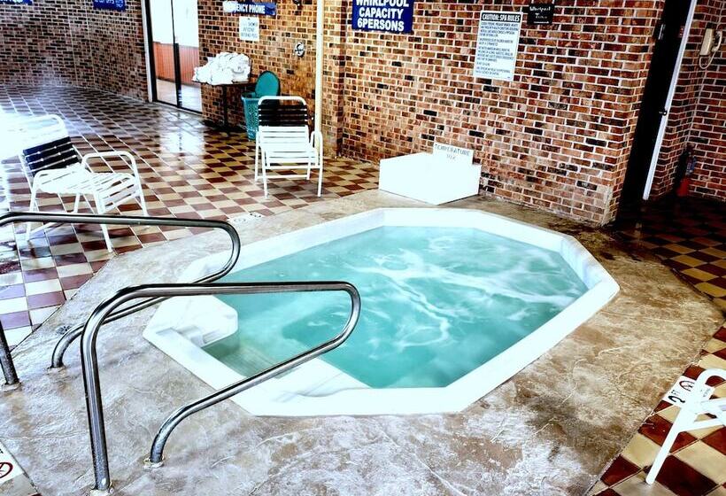 هتل Econo Lodge Manistee