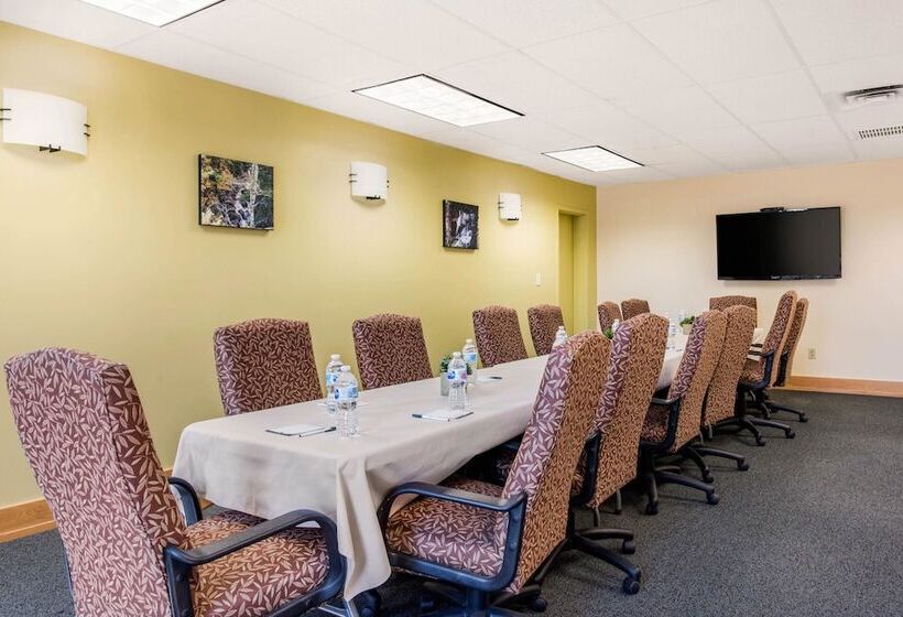 בית מלון כפרי Quality Inn At Bangor Mall