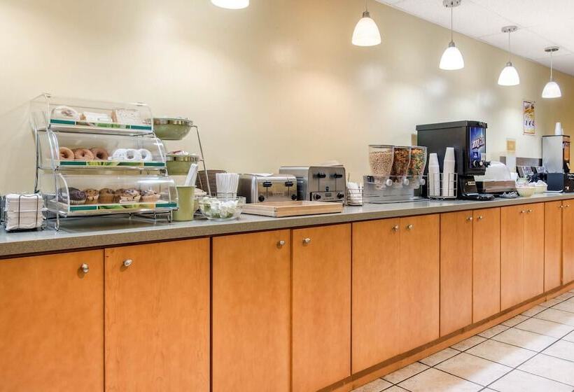 בית מלון כפרי Quality Inn At Bangor Mall