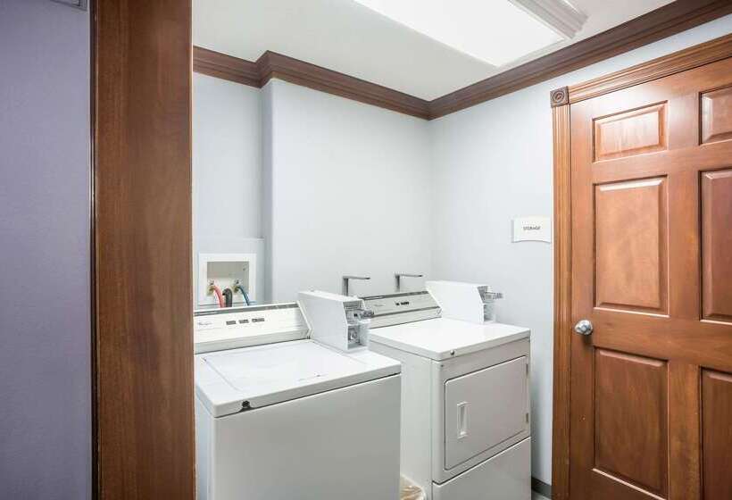 هتل Quality Inn Cedar Rapids South