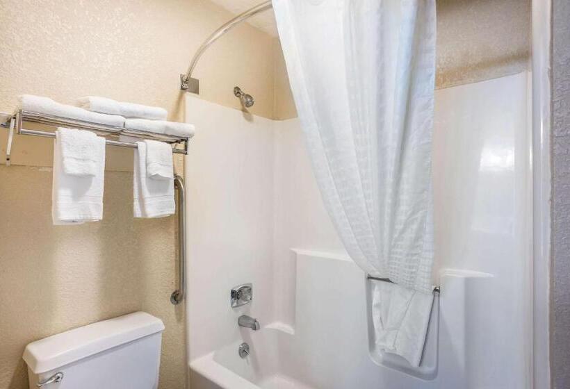 هتل Quality Inn Cedar Rapids South