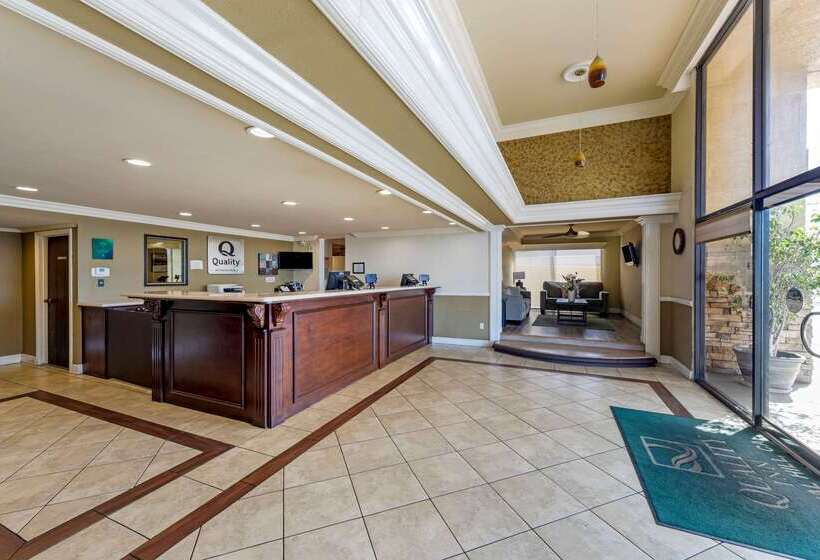 בית מלון כפרי Quality Inn Long Beach   Signal Hill